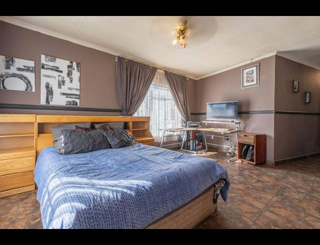 4 BEDROOM HOUSE FOR SALE IN BOKSBURG NORTH